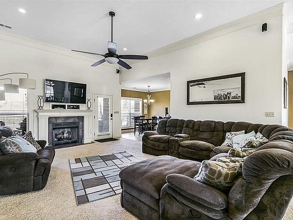 3rd image of 35 Brookwood Dr