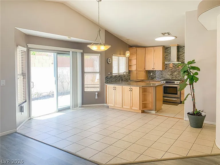 405 Europa Way — Photo 5