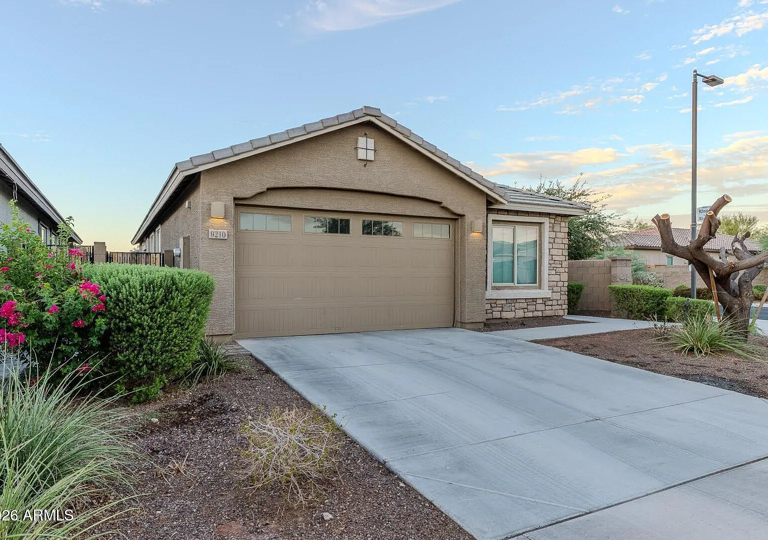 4 bed, 2.0 bath, 1791 sqft, $2,300 — Photo 2
