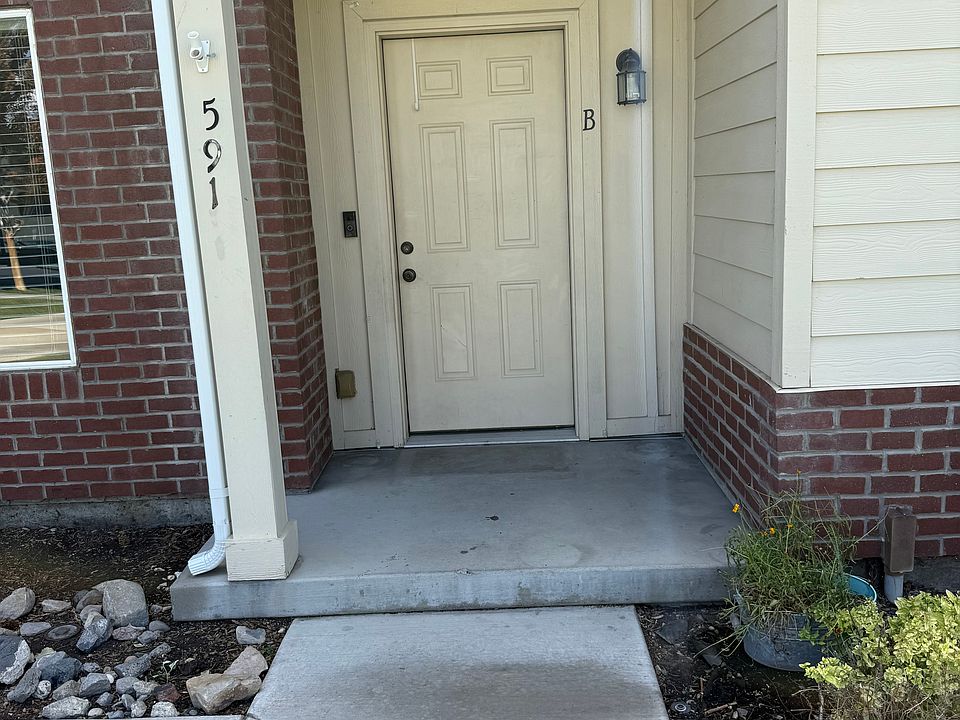 Entry to unit B