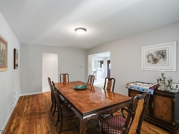 4th image of 37 Hooper Ave
