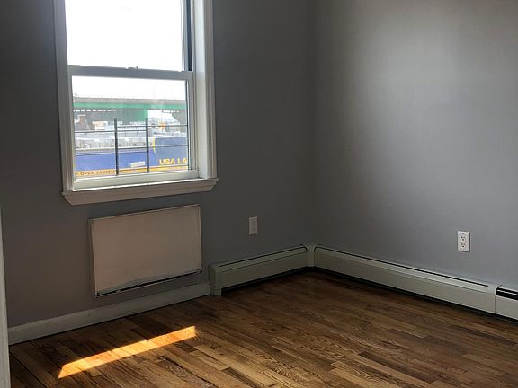 2nd image of 711 Southern Blvd