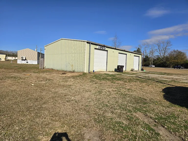 389 E Malvern Hwy — Photo 2