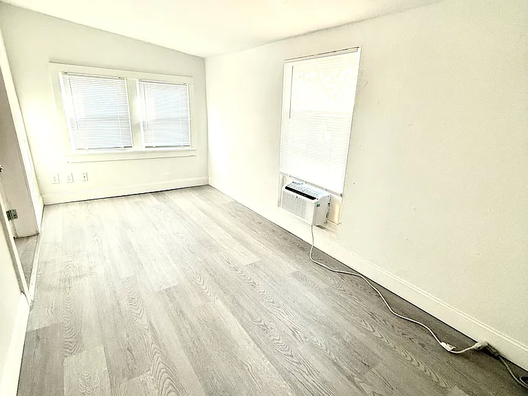 205 S Grove St #7 — Photo 4
