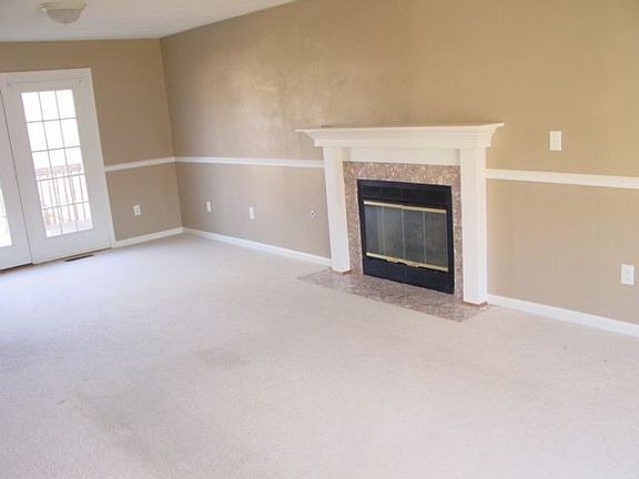 4th image of 2441 Bloomfield Ave