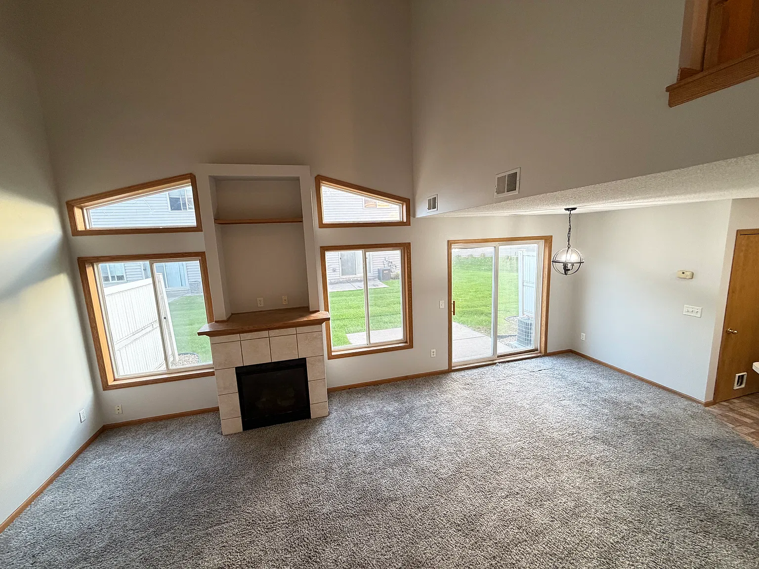 3 bed, 1404 sqft, $1,900 — Photo 4