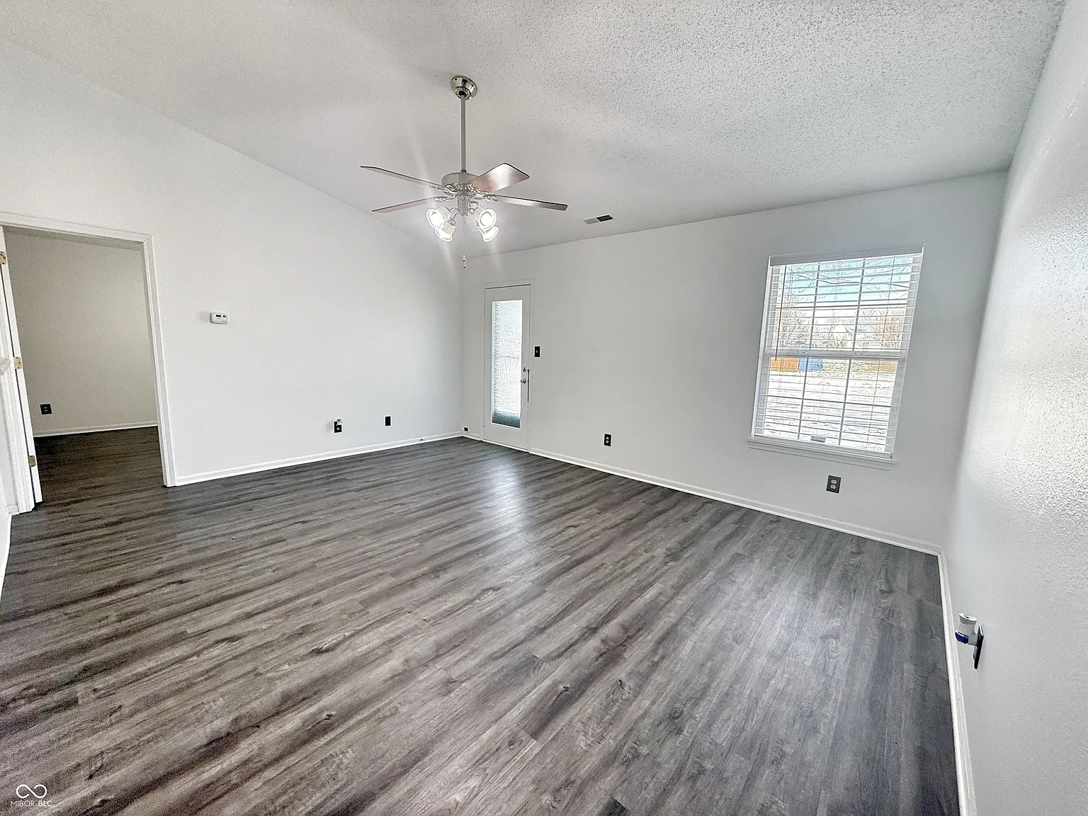 3 bed, 1139 sqft, $1,800 — Photo 3