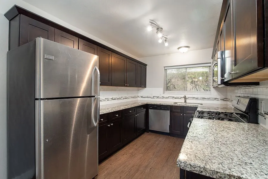 1333 E Thomas Rd — Photo 3