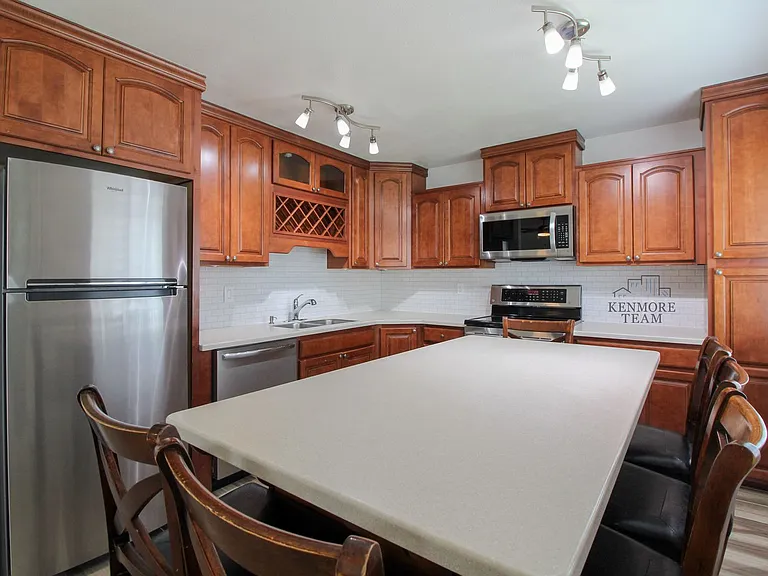 2122 S Olympia St — Photo 2