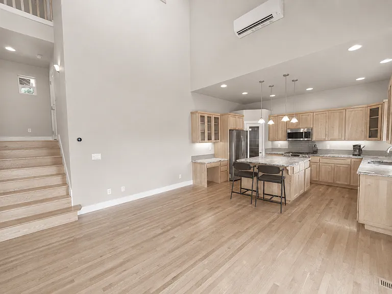 1821 NW Iowa Ave — Photo 18