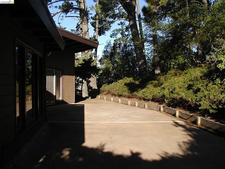 6100 Skyline Blvd — Photo 19