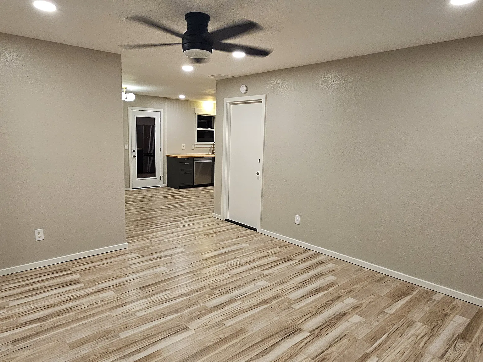 3 bed, 1061 sqft, $1,600 — Photo 4