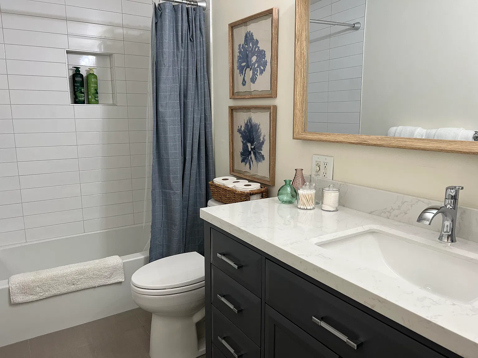 4 bed, 2200 sqft, $8,975 — Photo 3
