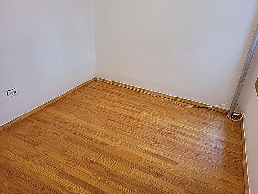 4th image of 443 16th St APT 2R