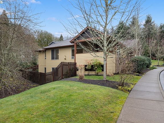 3rd image of 242 SE 29th St