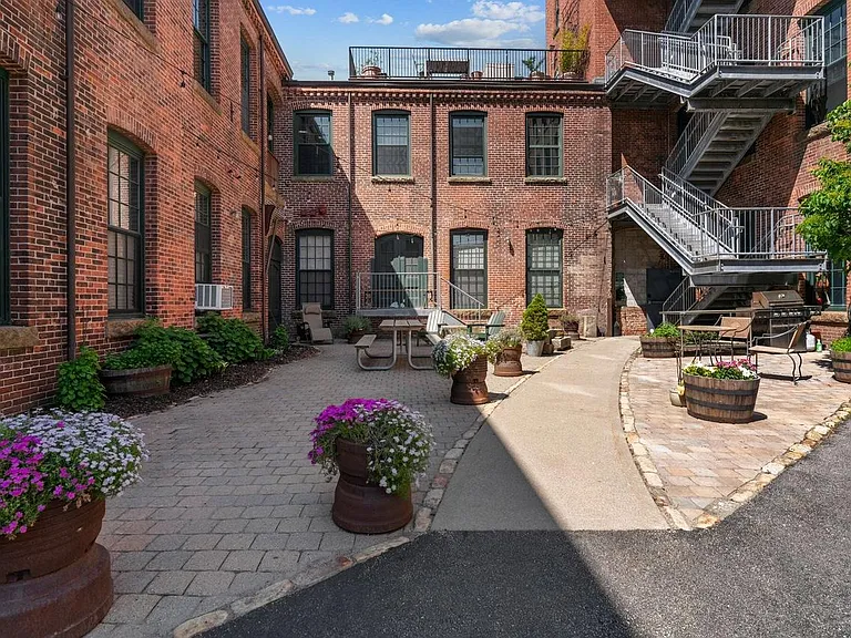 532 Kinsley Ave #110 — Photo 44