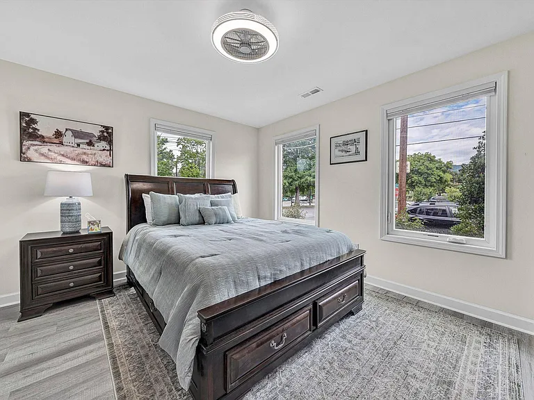 140 W Calhoun St — Photo 24