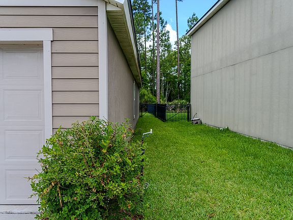 4th image of 318 Brooklet Cir