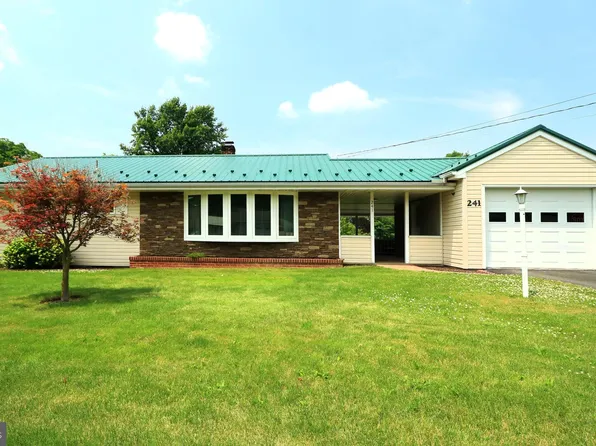 241 W College Ave, Pleasant Gap, PA 16823