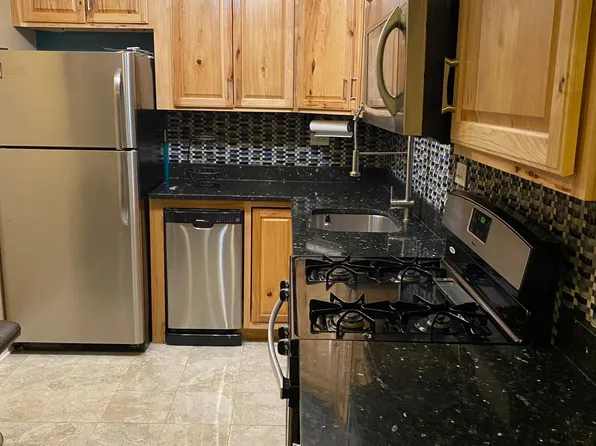 8439 W Catherine Ave APT 111, Chicago, IL 60656