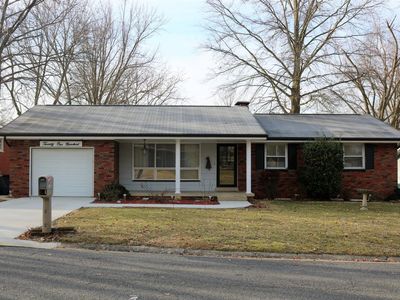 2100 Saint Michael Ct N, Highland, IL, 62249