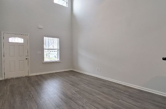 4th image of 211 Ruth Way