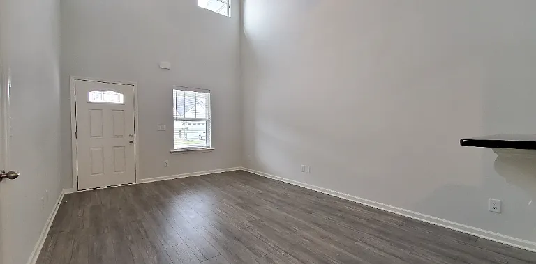 211 Ruth Way — Photo 4