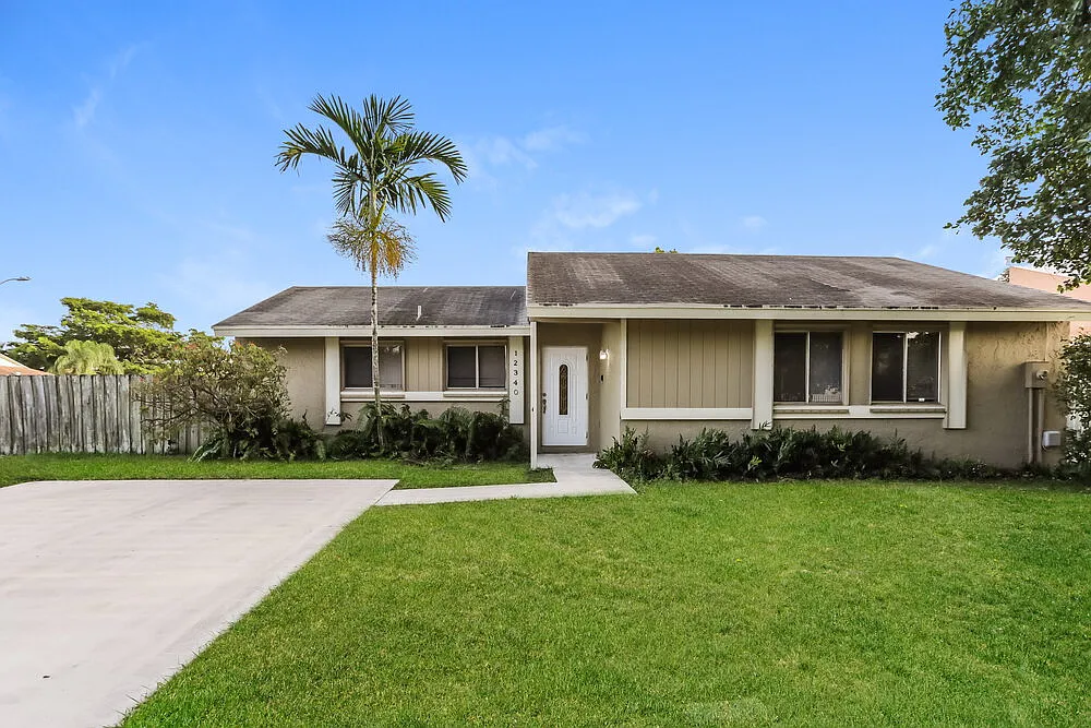 3 bed, 1.0 bath, 1118 sqft, $2,625 — Photo 2
