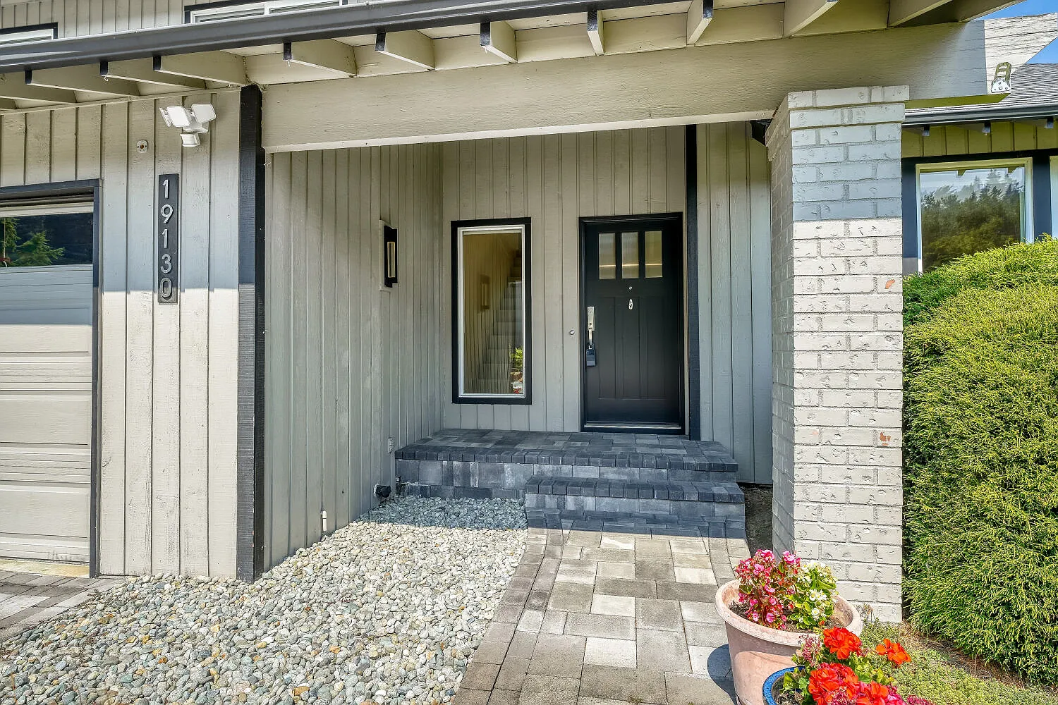 4 bed, 2.5 bath, 2290 sqft, $4,295 — Photo 3