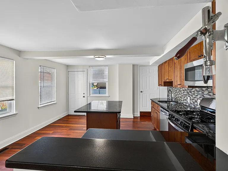 223 N New St — Photo 15
