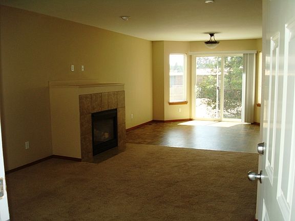 3rd image of 4119 Madrona Dr SE