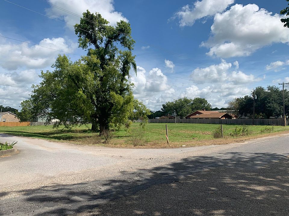 2nd image of 2041 Carmel Dr