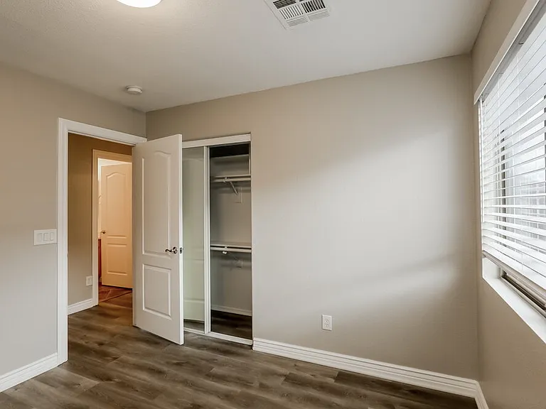 1079 E Yuma Ave — Photo 14