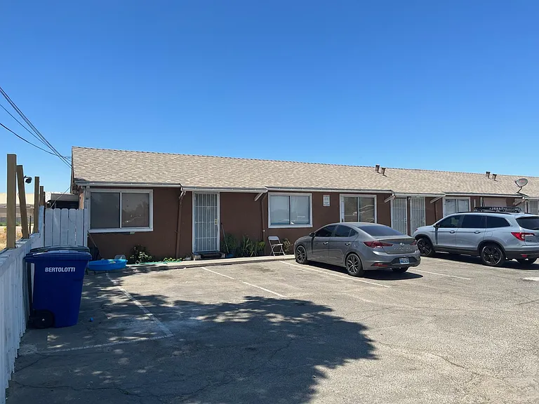 901 Zeff Rd — Photo 3