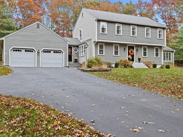 26 Wellington Dr, Pembroke, MA 02359