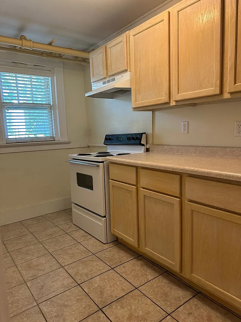 College Street Apartments — Photo 4
