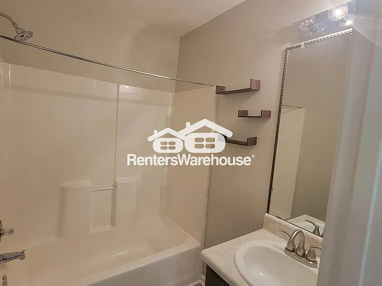 1353 Isleworth Cir — Photo 25