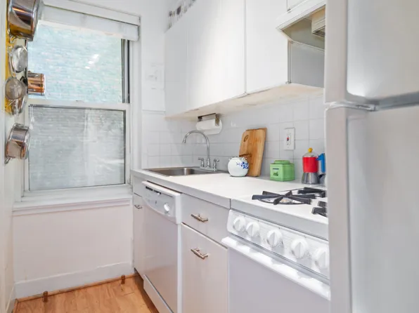 433 East 51st Street 2G image 2 of 10