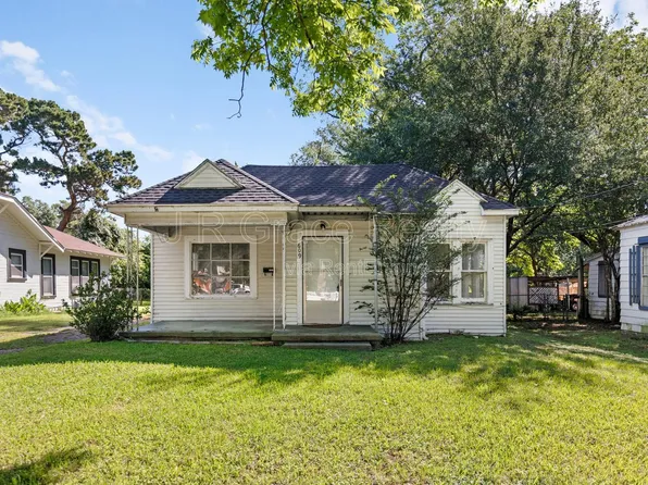 609 E Walker St, Groesbeck, TX 76642