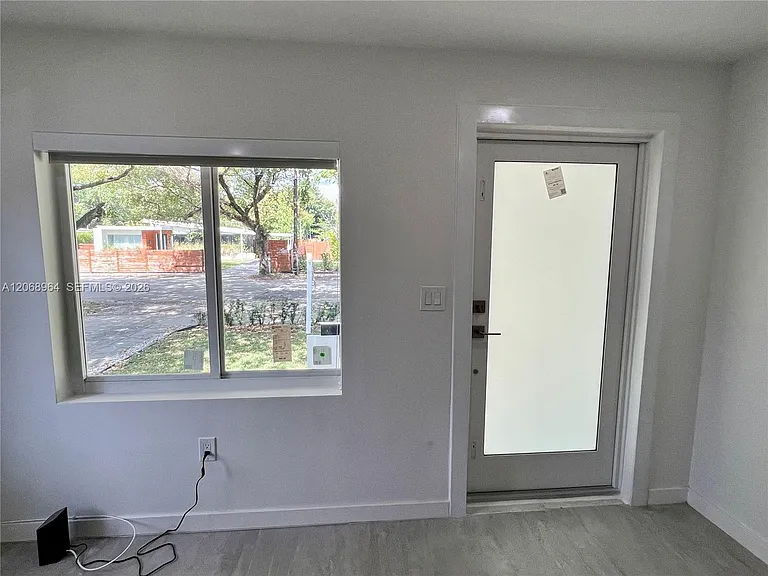 850 NE 127th St — Photo 42