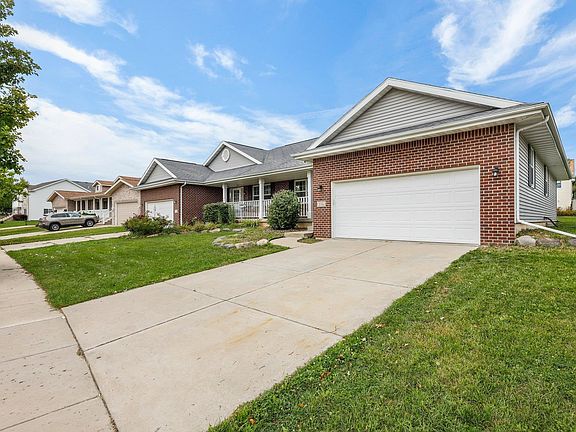 3rd image of 336 Blackberry Ln