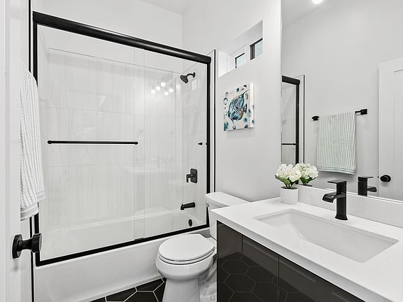 4th image of 4551 Hamilton St #206
