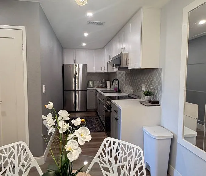 2801 N Los Felices Cir E — Photo 10