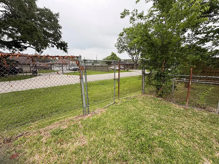 222 E John Alber Rd — Photo 19