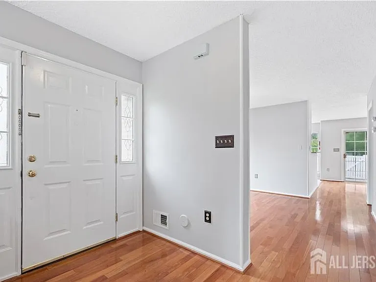32 Cabot Way — Photo 5