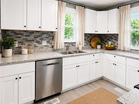 3rd image of 914 Widgeon Rd