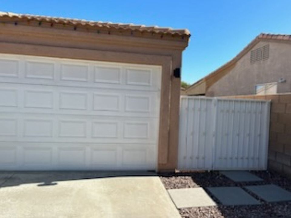 1st image of 45464 King Palm Dr