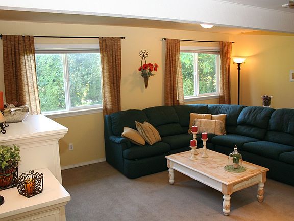 enormouse family room