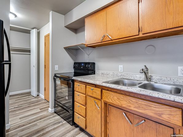 835 Merritt Ave APT 112