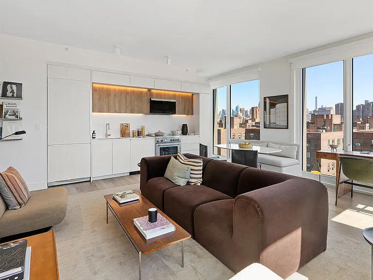 644 E 14th St #903 — Photo 3